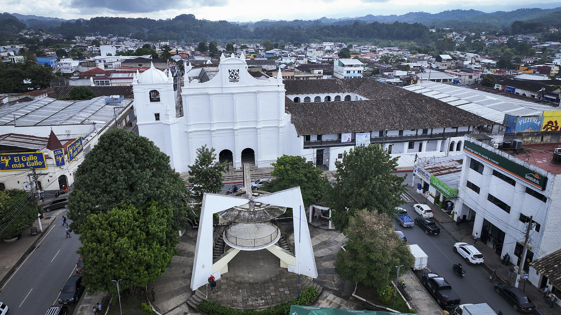 Paisaje productivo de Cobán, Alta Verapaz, principal región cardamomera de Guatemala